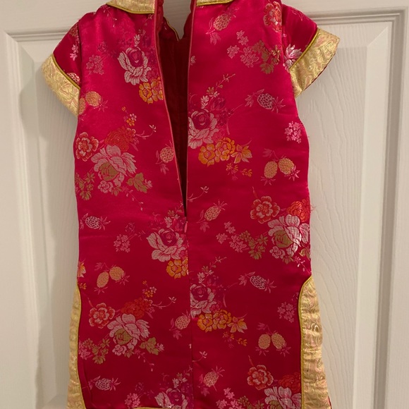 Chinese dress (Cheongsam) - Picture 2 of 3